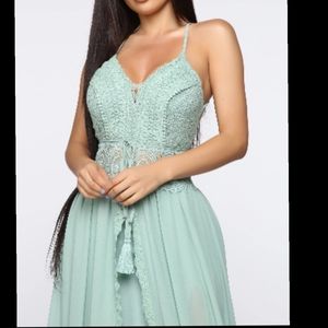 NWOT In the middle of romance Sage Maxi Dress